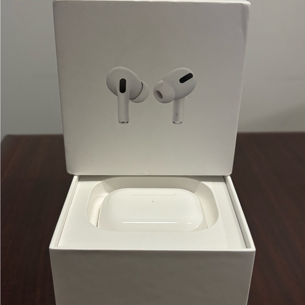 Apple AirPods Pro with wireless charging case - right ear issues see description